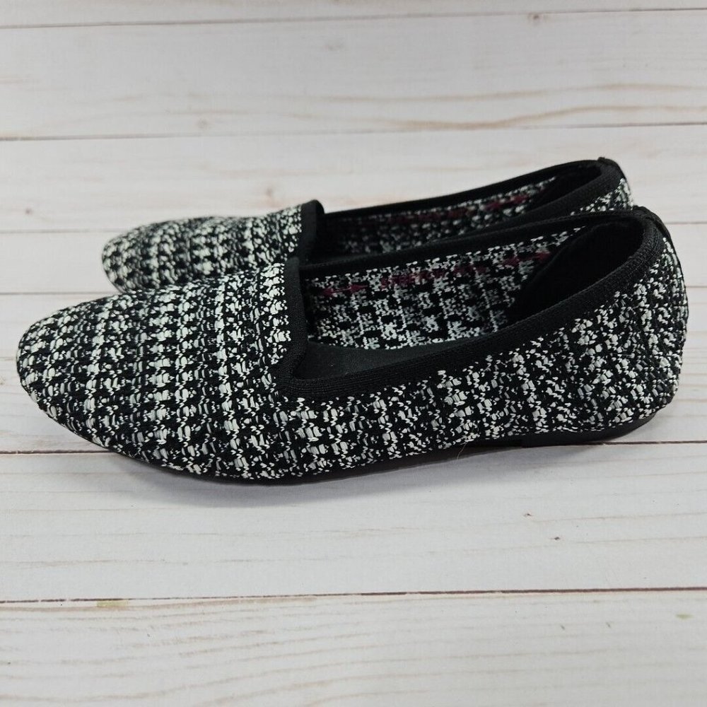 Skechers Cleo Round Our Moment Womens 7 Flat Black White Knit Stretch Fit Shoe - Picture 2 of 9